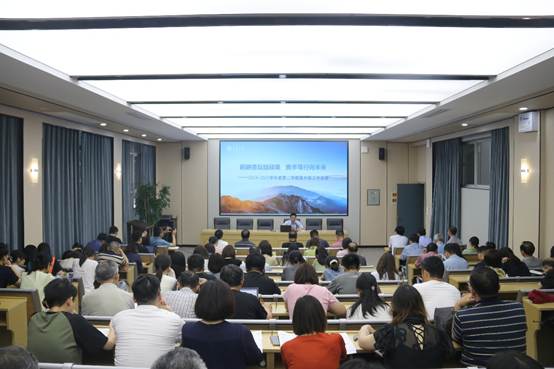 一群人在开会
AI 生成的内容可能不正确。