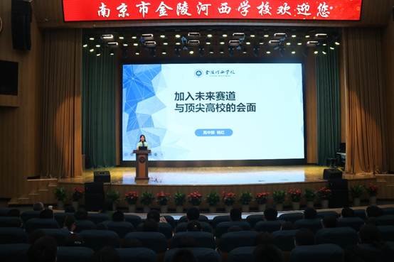 图片包含 建筑, 礼堂, 标志, 男人
AI 生成的内容可能不正确。