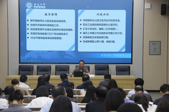 一群人正在听演讲
AI 生成的内容可能不正确。