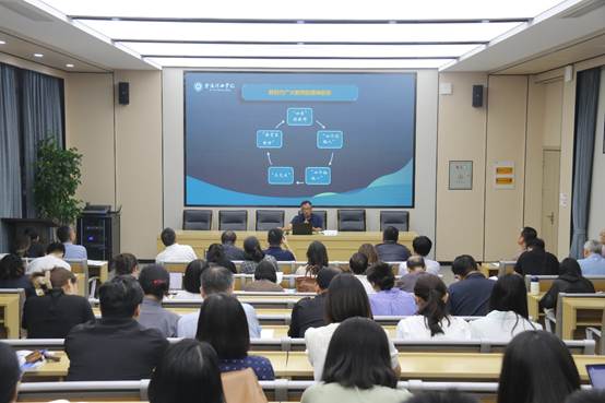 会议室里的人们
AI 生成的内容可能不正确。