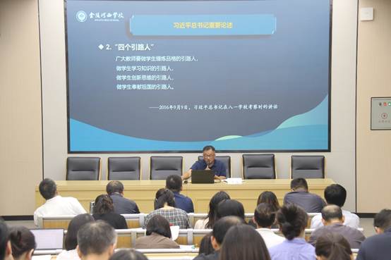 一群人正在听演讲
AI 生成的内容可能不正确。