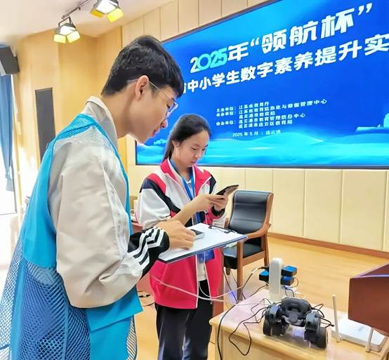 穿蓝衣服的人
AI 生成的内容可能不正确。