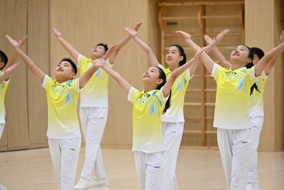 一群人正在跳舞
AI 生成的内容可能不正确。