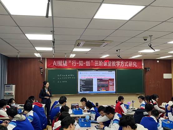 会议室里的人们
AI 生成的内容可能不正确。