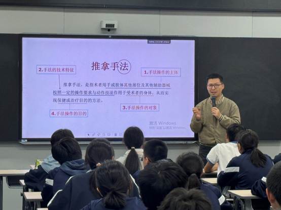 一群人在台上演讲
AI 生成的内容可能不正确。