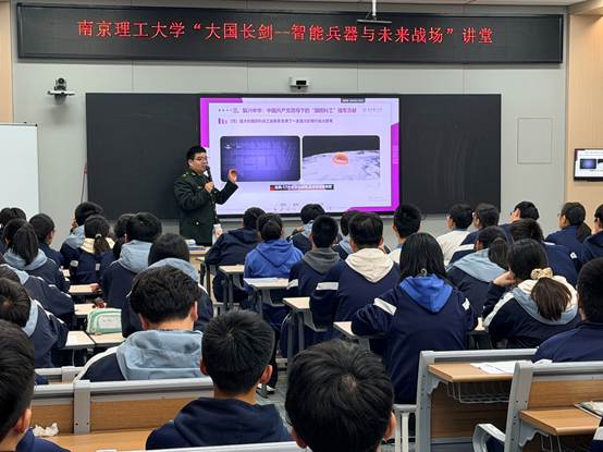 会议室里的人们
AI 生成的内容可能不正确。