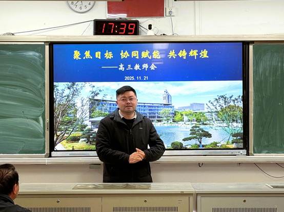 图片包含 窗户, 男人, 前, 桌子
AI 生成的内容可能不正确。