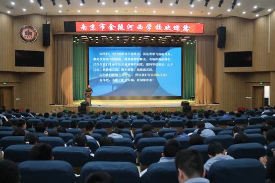 图片包含 人, 建筑, 礼堂, 大
AI 生成的内容可能不正确。