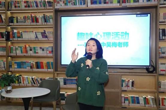 小孩在电视前
AI 生成的内容可能不正确。