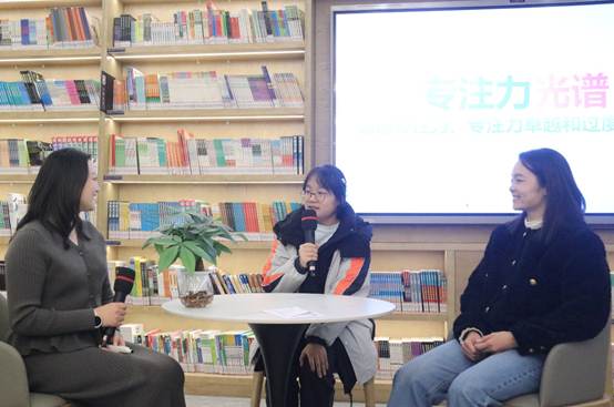 图片包含 人, 室内, 书, 女人
AI 生成的内容可能不正确。