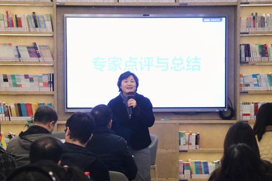 人们在电视前
AI 生成的内容可能不正确。