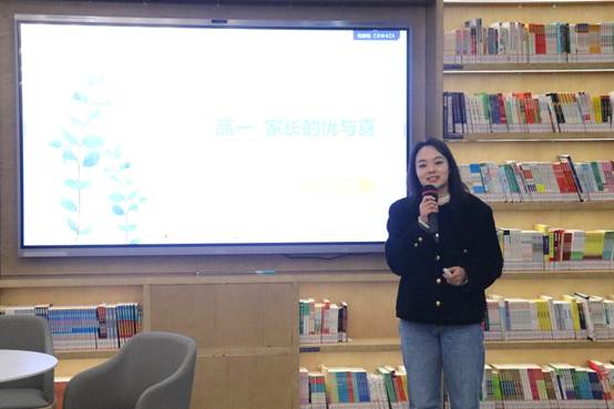 人站在电视前
AI 生成的内容可能不正确。