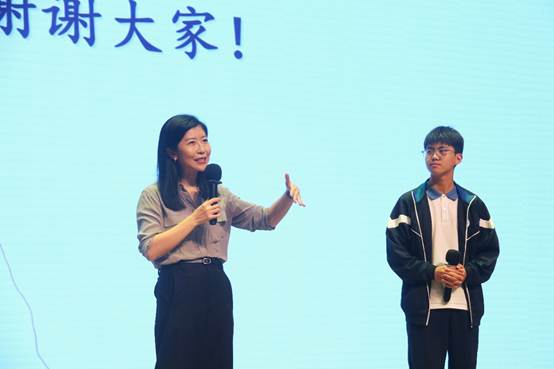 人们站在一起
AI 生成的内容可能不正确。