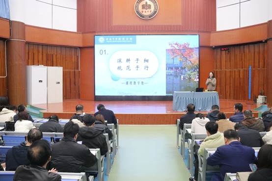 会议室里的人们
AI 生成的内容可能不正确。