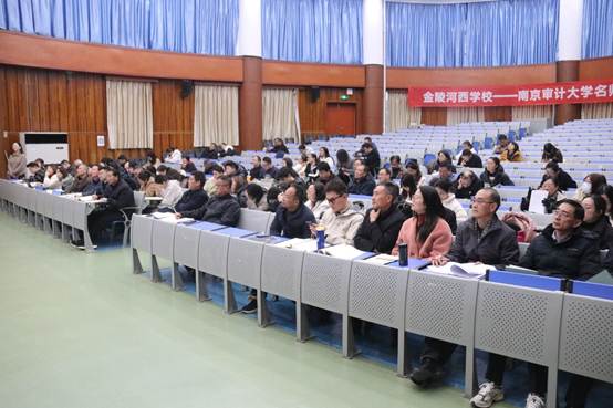 会议室里的人们
AI 生成的内容可能不正确。