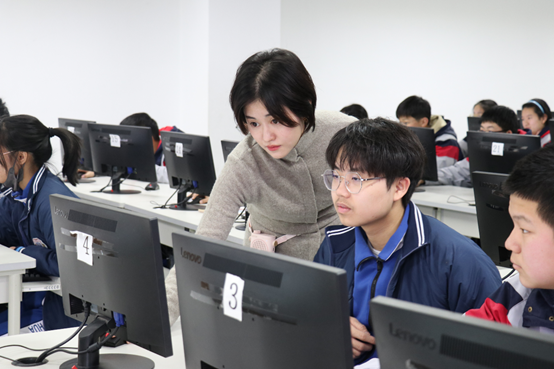 �к����űʼǱ����Ե�һȺ��

AI ���ɵ����ݿ��ܲ���ȷ��