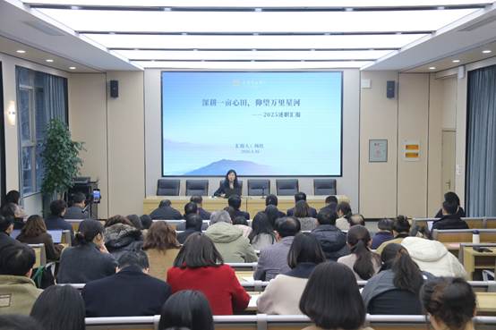 会议室里的人们
AI 生成的内容可能不正确。