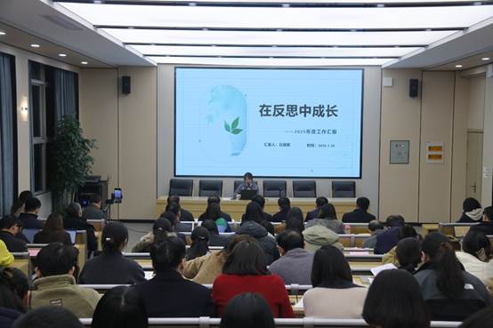 会议室里的人们
AI 生成的内容可能不正确。