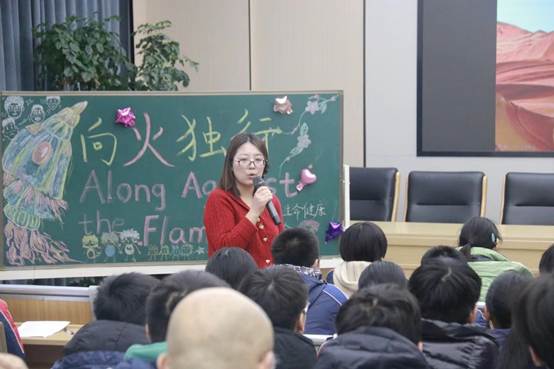 一群人正在听演讲
AI 生成的内容可能不正确。